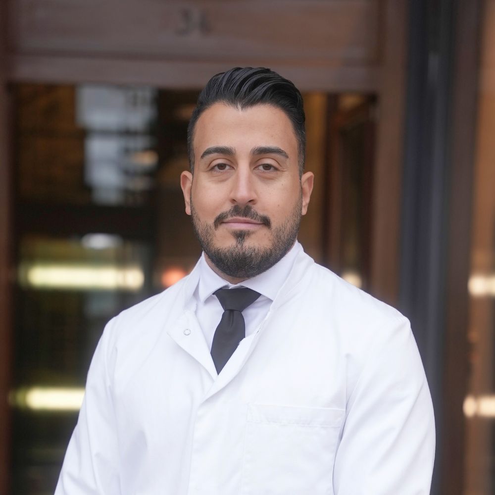 Dr. med. Scharoch Taleh, Gründer von AVA Medical